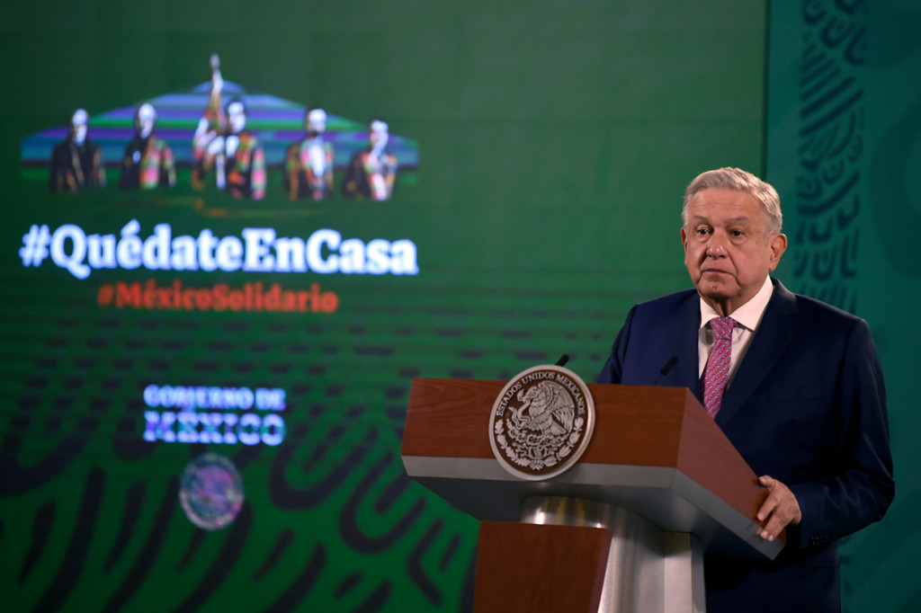 Dalam konferensi pers pertamanya sejak dites positif Covid-19 pada 24 Januari, Lopez Obrador menepis pertanyaan berulang dari wartawan tentang apakah dia akan memakai masker untuk membantu menahan penyebaran virus Korona.