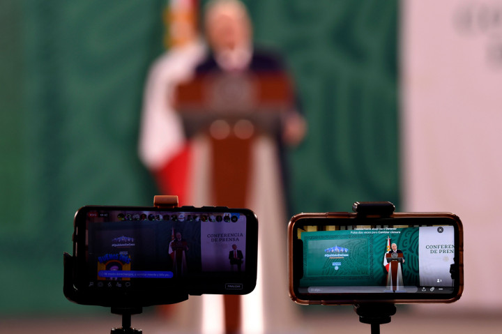 Seperti dilansir AFP, Selasa, 9 Februari 2021, populis sayap kiri itu mengungkapkan bahwa dia telah diobati dengan obat antivirus dan antiradang. Ia diketahui memiliki riwayat penyakit jantung dan hipertensi.