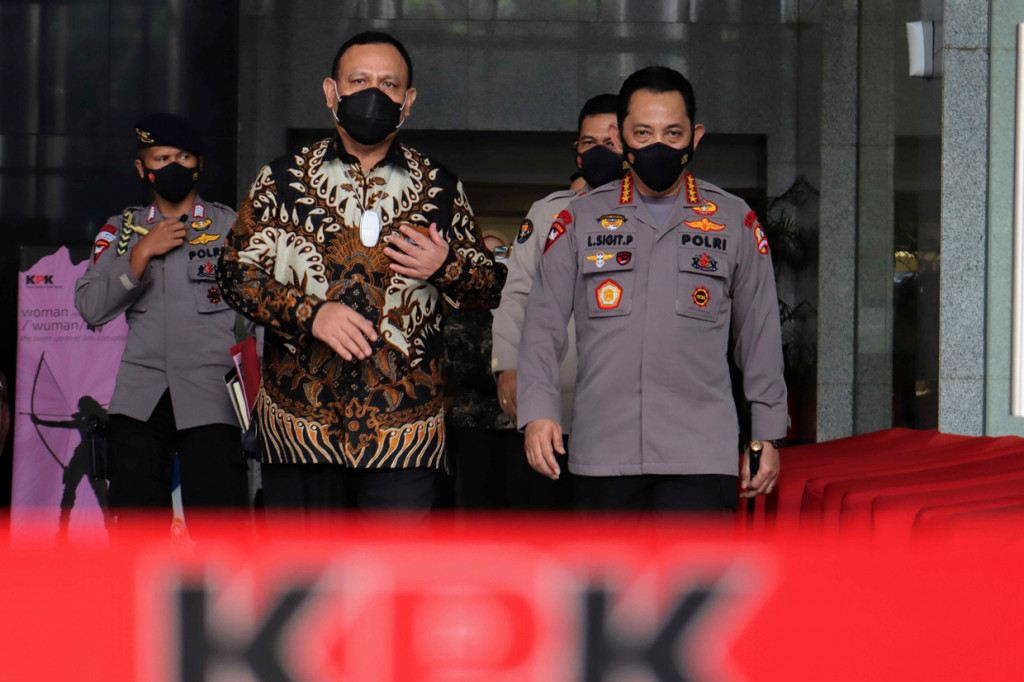 Listyo menemui sejumlah pihak usai dilantik sebagai Kapolri. Silaturahmi dilakukan Listyo ke Pimpinan Pusat (PP) Muhammadiyah, Pengurus Besar Nahdlatul Ulama (PBNU), Rabithah Alawiyah, hingga Panglima TNI Hadi Tjahjanto.