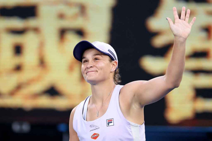 Petenis tuan rumah Ashleigh Barty melaju mudah ke babak kedua turnamen Australia Open 2021, Selasa, 9 Februari 2021. Bahkan Barty mencetak double bagel alias menang dua set langsung tanpa kehilangan satu gim (6-0, 6-0) atas Danka Kovinic pada putaran pertama.