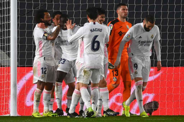 Mendy meluapkan kegembiraan bersama rekan-rekan setimnya usai membawa Madrid unggul 2-0.