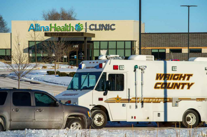 Teror bom dan penembakan kembali terjadi di Amerika Serikat. Seorang pria melepaskan tembakan di sebuah klinik kesehatan di Minnesota pada Selasa, 9 Februari 2021 waktu setempat, menyebabkan sedikitnya lima orang terluka, sebelum sebuah bom meledak di fasilitas itu.