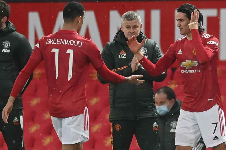 Untuk menambah daya gedor serangan, manajer MU Ole Gunnar Solskjaer melakukan pergantian pemain dengan memasukkan Edinson Cavani menggantikan Mason Greenwood.