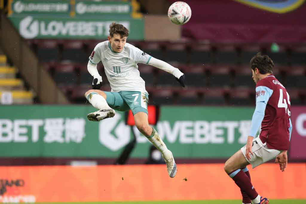 Bermain di kandang lawan, Bournemouth menguasai jalannya pertandingan sejak awal laga. Beberapa peluang didapat, namun belum berbuah gol.