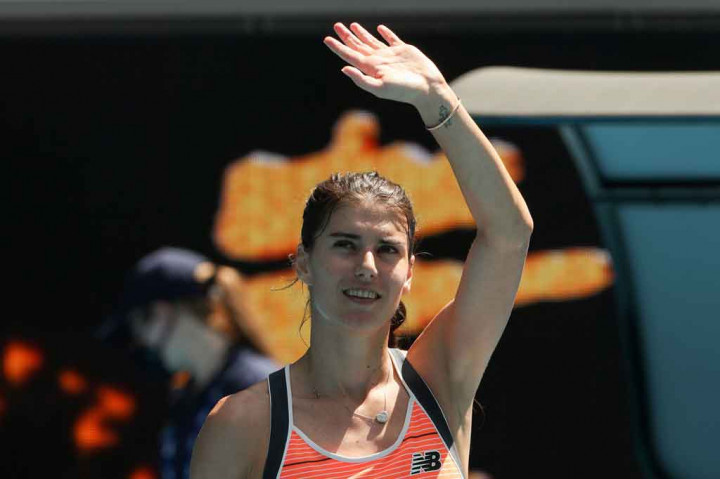 Petenis Republik Ceko tersebut kalah dalam laga tiga set melawan petenis Rumania Sorana Cirstea di babak kedua.