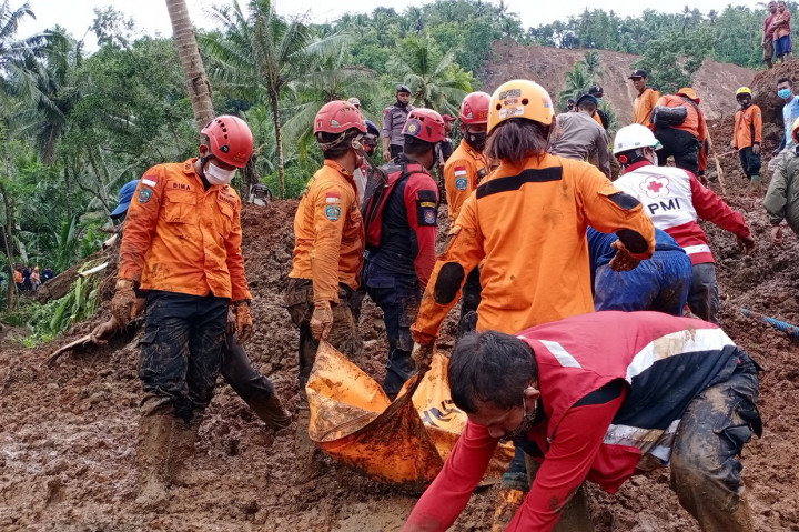Diberitakan sebelumnya, sedikitnya empat rumah warga di Dusun Krajan, Desa Kalijering, Kecamatan Padureso, Kabupaten Kebumen, tertimbun longsor.