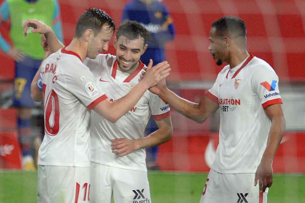 Alih-alih mencetak gol balasan, gawang Blaugrana justru dijebol oleh pemain buangan mereka, Ivan Rakitic pada menit ke-85. Lolos dari dari jebakan offside pemain asal Kroasia tersebut berhasil menaklukkan Ter Stegen dalam situasi satu lawan satu.