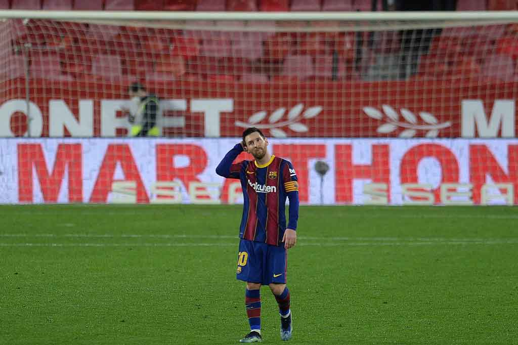 Di pengujung laga, Bono kembali melakukan satu penyelamatan gemilang dengan menepis eksekusi tendangan bebas khas Messi demi mengunci kemenangan penting 2-0 di leg pertama. Kemenangan itu jadi modal penting bagi Sevilla jelang bertandang ke markas Barcelona untuk leg kedua pada 3 Maret.