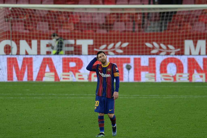 Di pengujung laga, Bono kembali melakukan satu penyelamatan gemilang dengan menepis eksekusi tendangan bebas khas Messi demi mengunci kemenangan penting 2-0 di leg pertama. Kemenangan itu jadi modal penting bagi Sevilla jelang bertandang ke markas Barcelona untuk leg kedua pada 3 Maret.