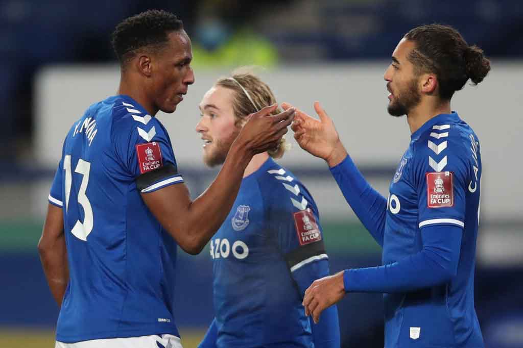 Pada menit ke-36, Everton berhasil menyamakan kedudukan melalui tembakan voli Calvert-Lewin menyelesaikan umpan Gylfi Sigurdsson.