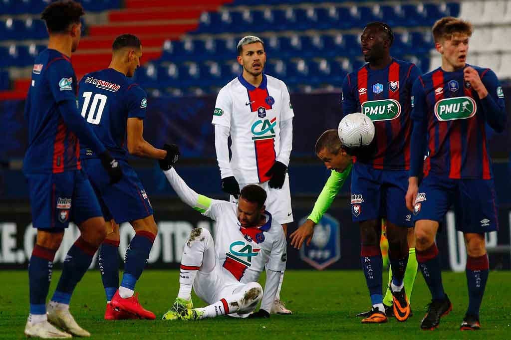 Meski memenangkan pertandingan dengan skor 1-0, PSG saat ini harus menunggu pemeriksaan medis dengan harap-harap cemas tentang kondisi Neymar.
