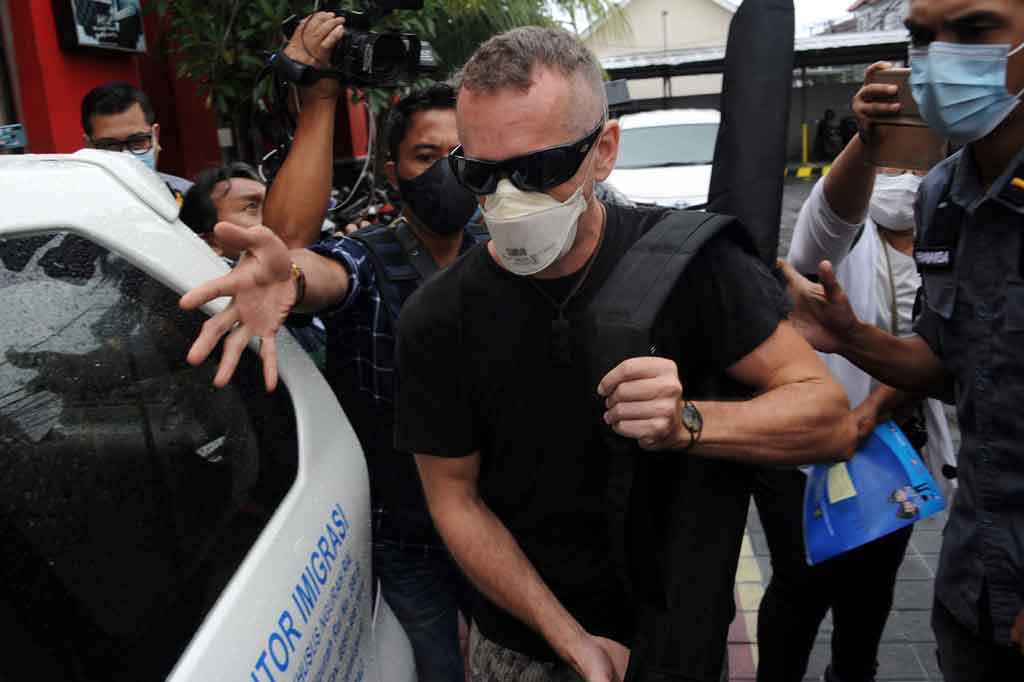 Warga negara Inggris David Taylor terpidana kasus pembunuhan polisi di bali resmi bebas dari Lapas Kerobokan, Bali, Kamis, 11 Februari 2021.