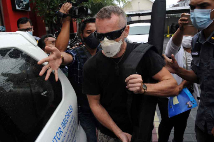 Warga negara Inggris David Taylor terpidana kasus pembunuhan polisi di bali resmi bebas dari Lapas Kerobokan, Bali, Kamis, 11 Februari 2021.