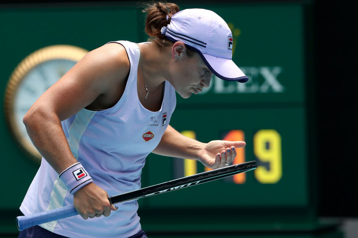 Peringkat satu duni Ashleigh Barty meraih kemenangan dua set langsung atas rekan senegaranya Daria Gavrilova.