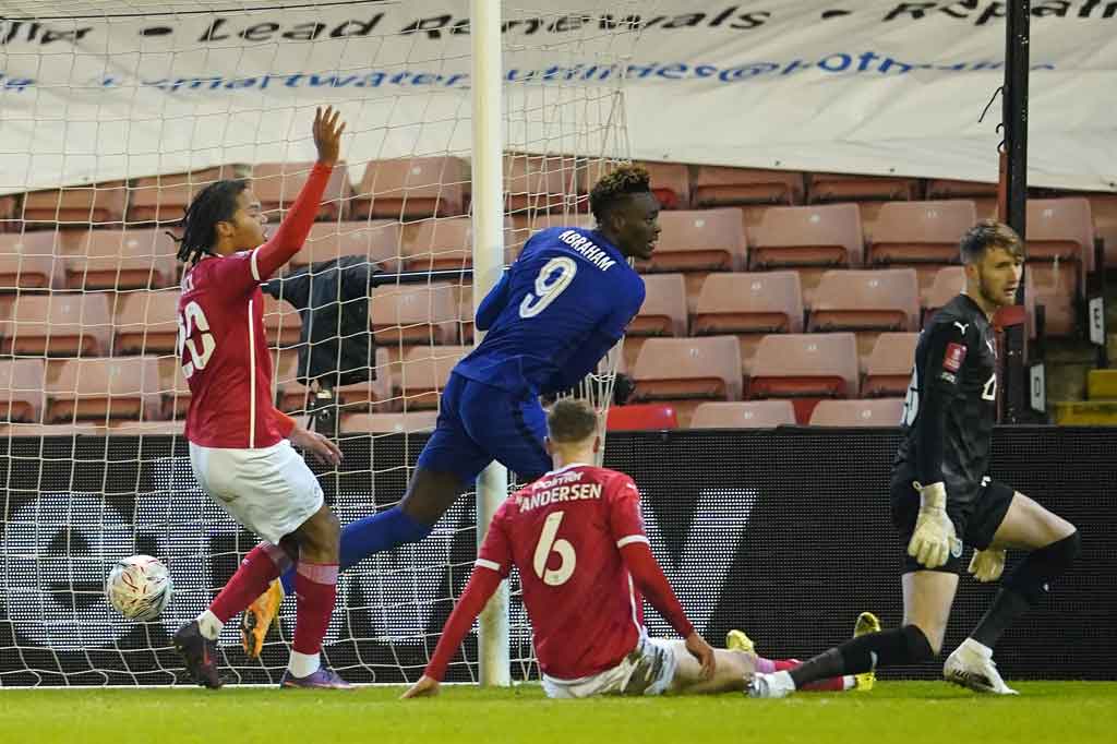 The Blues akhirnya berhasil menjebol gawang Barnsley pada menit ke-64 lewat Abraham menyelesaikan umpan silang Reese James. 