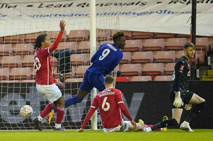 The Blues akhirnya berhasil menjebol gawang Barnsley pada menit ke-64 lewat Abraham menyelesaikan umpan silang Reese James. 