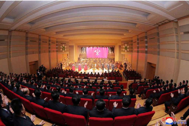 Jutaan orang di seluruh dunia merayakan Tahun Baru Imlek 2572 yang jatuh pada 12 Februari 2021. Tidak terkecuali di Korea Utara. 