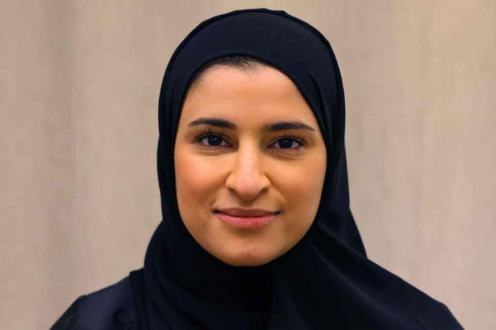 Semasa kecil di Abu Dhabi, Uni Emirat Arab, Sarah al-Amiri sudah terpesona kepada langit dan ruang angkasa. Dia terpesona oleh bintang-bintang, tata surya, planet, semua objek di luar sana yang secara numerik tak bisa kita pahami. 