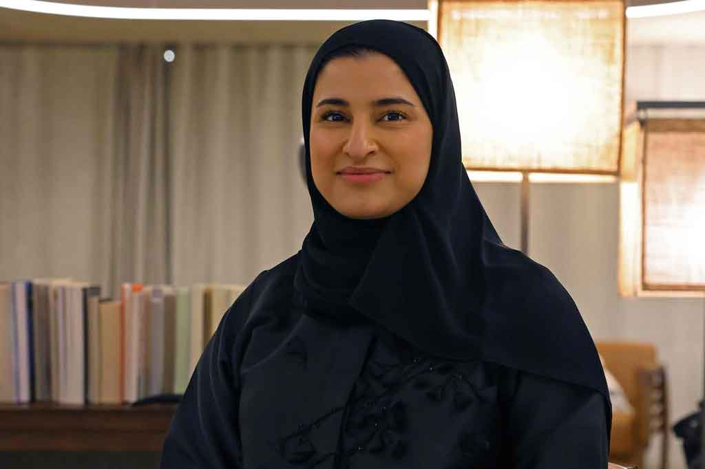 Al-Amiri, perempuan 34 tahun yang juga ibu dua anak yang salah satunya bocah berumur 11 tahun penggemar berat film 'Star Wars' itu, adalah Menteri Sains UEA, sekaligus Kepala Badan Antariksa Negara itu (UAESA) dan Majelis Ilmuwan UEA.