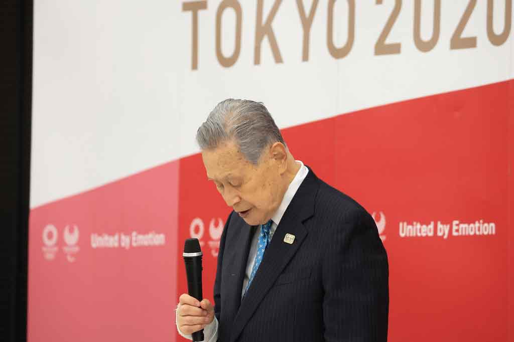 Ketua Olimpiade Tokyo 2020, Yoshiro Mori, resmi mengundurkan diri pada Jumat, 12 Februari 2021. Dia kembali meminta maaf atas pernyataan seksis yang memicu protes global. 