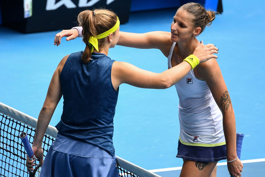 Unggulan keenam Karolina Pliskova tersingkir dari Australian Open. Petenis Republik Ceko tersebut dikalahkan rekan senegaranya Karolina Muchova di babak 32 besar dengan skor 5-7, 5-7 di Rod Laver Arena, Sabtu, 13 Februari 2021.