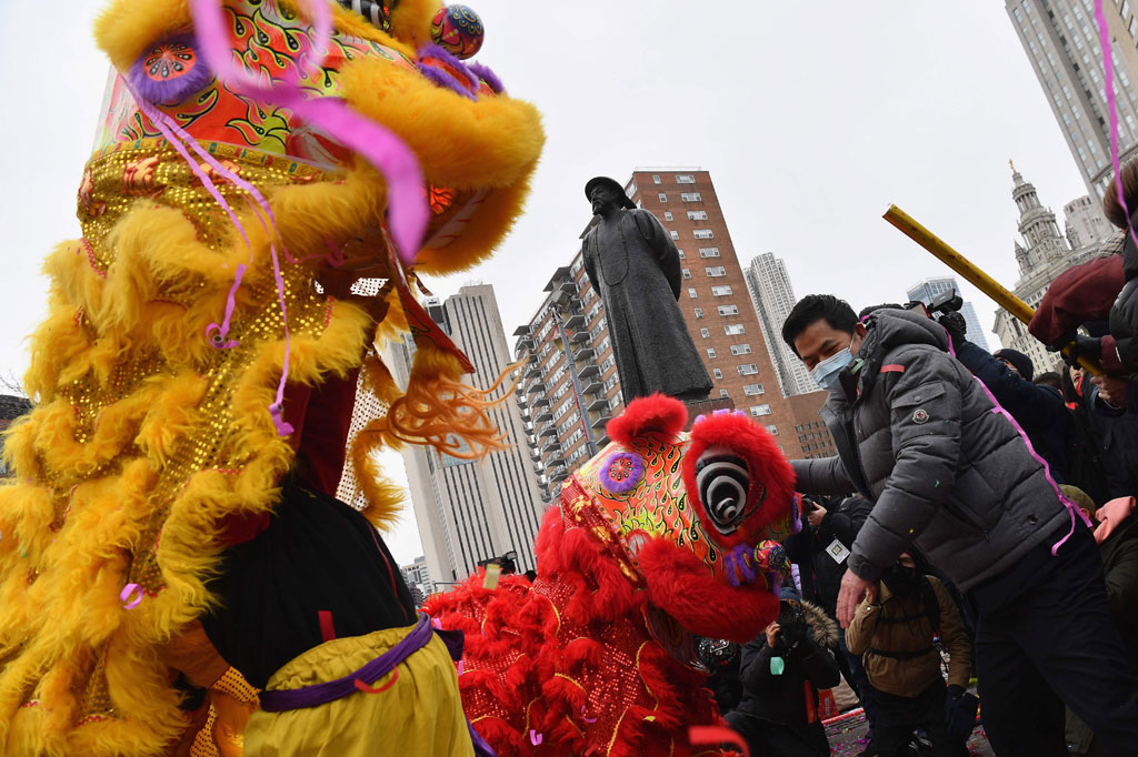 Tidak ada parade tahunan atau pertemuan keluarga besar untuk menyambut Tahun Baru Imlek 2021. Namun warga keturunan Tionghoa lega setelah berlalunya Tahun Tikus dan berharap bahwa Tahun Kerbau ini akan membawa perputaran keberuntungan.