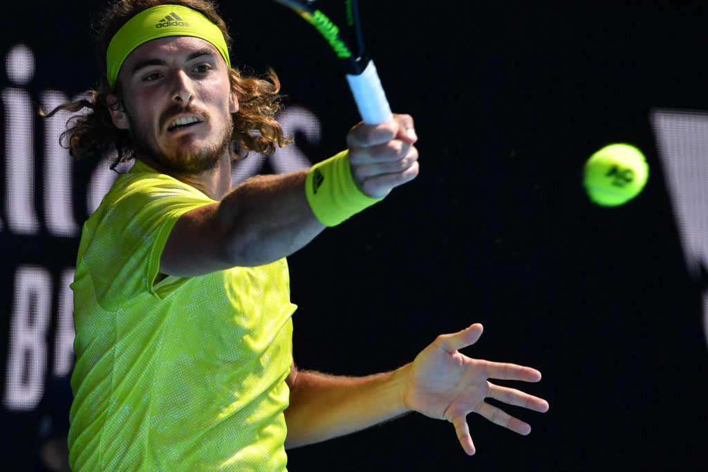 Setelah set pertama berjalan dengan ketat saat Tsitsipas hanya mampu melakukan satu break terhadap servis pemain peringkat 95 Ymer, petenis asal Yunani itu meningkatkan levelnya untuk mengubah pertandingan menjadi tidak imbang di Cain Arena dan berhasil unggul dengan skor 6-4.