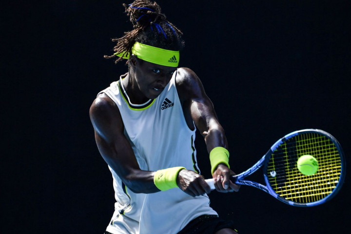 Tsitsipas mematahkan servis sesama petenis yang berusia 22 tahun itu dua kali pada set kedua dan empat kali pada set ketiga sementara servisnya hanya dipatahkan sekali, sementara Ymer tidak menolong dirinya sendiri yang melakukan 36 kesalahan sendiri.