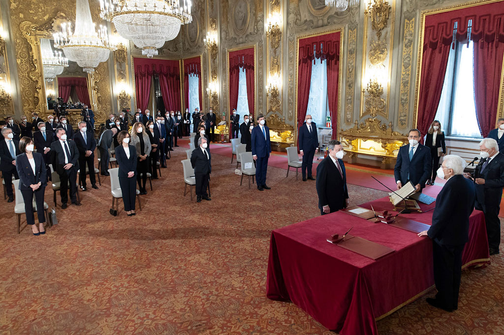 Mantan Kepala Bank Sentral Eropa Mario Draghi resmi menjabat sebagai Perdana Menteri Italia, usai mengucapkan sumpah jabatan di hadapan Presiden Sergio Mattarella, Sabtu, 13 Februari 2021.