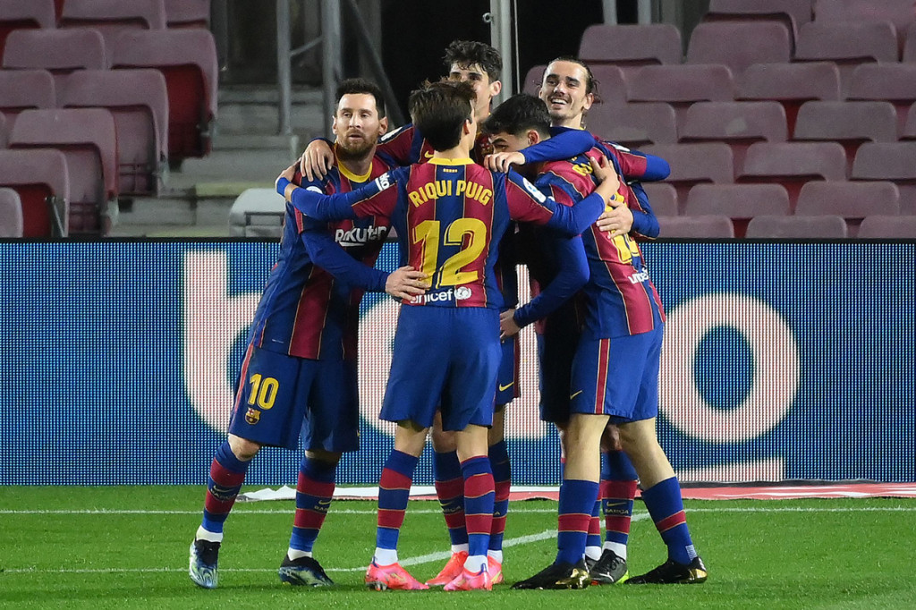 Hasil ini membuat Barcelona memotong jarak dari Atletico Madrid di puncak klasemen. Kini, Messi dkk ada di urutan kedua dengan nilai 46, selisih delapan angka dari Atletico. 