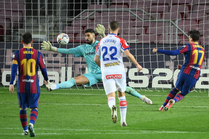 Barcelona membuka keunggulan pada menit ke-29 melalui Francisco Trincao. 