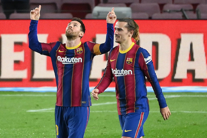 Pada menit ke-35, Barcelona kembali menjebol gawang Alaves. Kali ini bola dilesakkan Messi yang memanfaatkan bola rebound dari kegagalan Griezmann mengeksekusi tendangan satu lawan satu dengan kiper Alaves Fernando Pacheco.