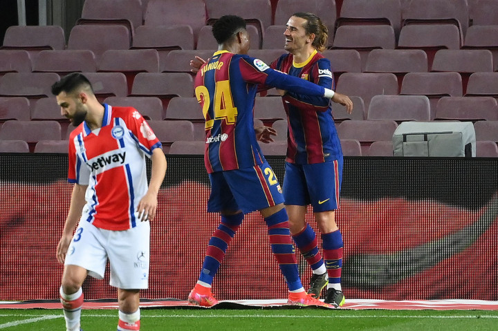 Barcelona menjauh dari kejaran Alaves lewat gol Junior Firpo di menit ke-80 setelah memanfaatkan umpan Griezmann. Gol Firpro itu menutup kemenangan 5-1 Barcelona atas Alaves.