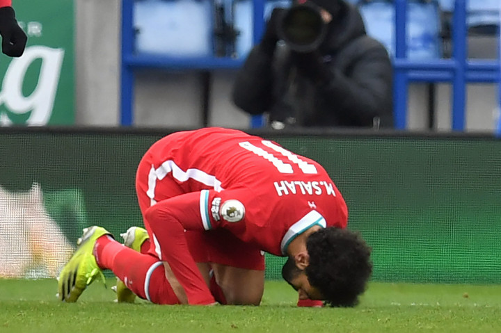 Mohamed Salah melaukan selebrasi usai mencetak gol ke gawang Leicester City. AFP Photo/Paul Ellis