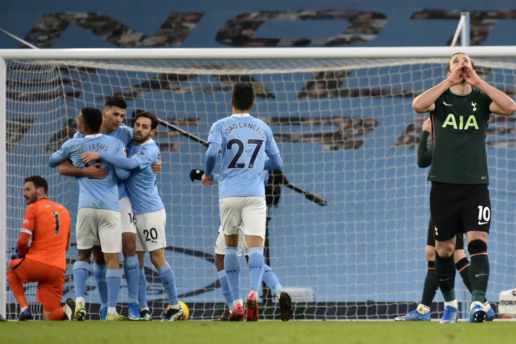 Man City mendapatkan jalan keluar lewat penalti di menit ke-23. Eksekusi Rodrigo membawa mereka unggul. AFP Photo/Rui Vieira