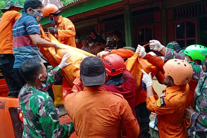 Korban bernama Jemarun (48), warga Dukuh Krajan, Desa Kalijering, Kecamatan Padureso Kabupaten Kebumen.