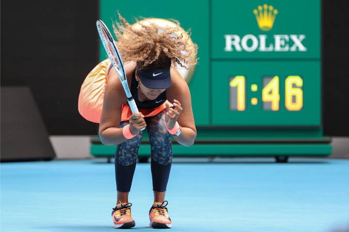 Naomi Osaka memastikan diri melaju ke perempat final Australian Open usai mengalahkan Garbine Muguruza dengan skor 4-6, 6-4 dan 7-5.