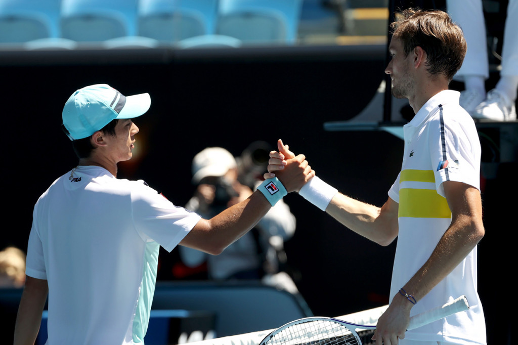 Kepastian didapat setelah Daniil Medvedev sukses memetik kemenangan tiga set langsung atas wakil Amerika Serikat, Mackenzie McDonald, dengan skor 6-4, 6-2, dan 6-3.
