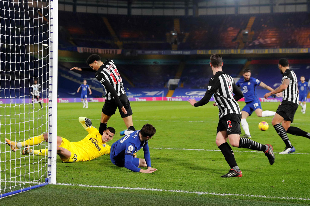 Pemain Prancis itu kemudian memecah kebuntuan pada menit ke-31 saat bola umpan silang kiriman Timo Werner ditepis kiper Newcastle Karl Darlow jatuh ke kakinya, dan dengan mudah dilesakkan masuk ke gawang tim tamu.