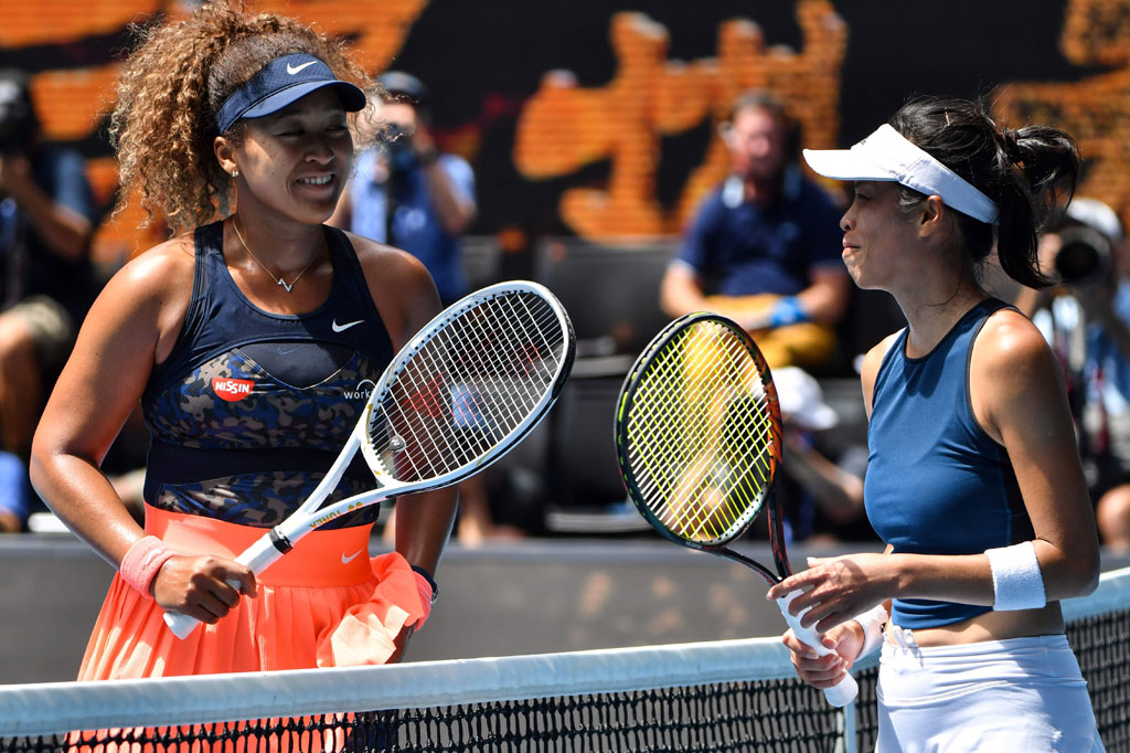 Petenis nomor tiga dunia Naomi Osaka menyingkirkan petenis Taiwan Hsieh Su-wei di perempat final Australia Open 2021 dengan straight set, Selasa, 16 Februari 2021. Di semifinal Osaka akan melawan pemenang antara Serena Williams atau Simona Halep.