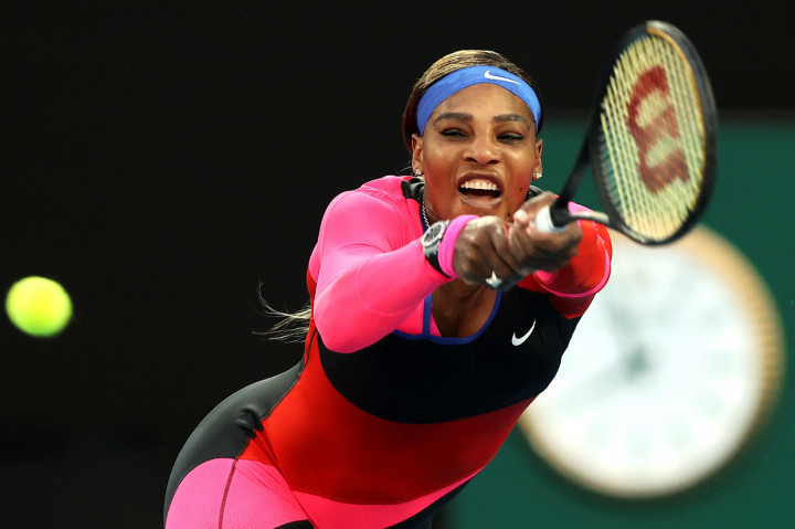 Bertanding di Melbourne Park, Selasa, 16 Februari 2021, pemilik 23 gelar Grand Slam itu menang dua set langsung 6-3, 6-3 atas Halep. AFP Photo/David Gray