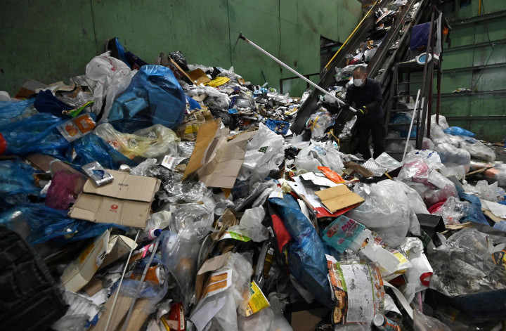 Korea Selatan sudah menjadi salah satu negara konsumen plastik per kapita terbesar di dunia. Saat pandemi, penggunaan plastik semakin mengkhawatirkan di sana.