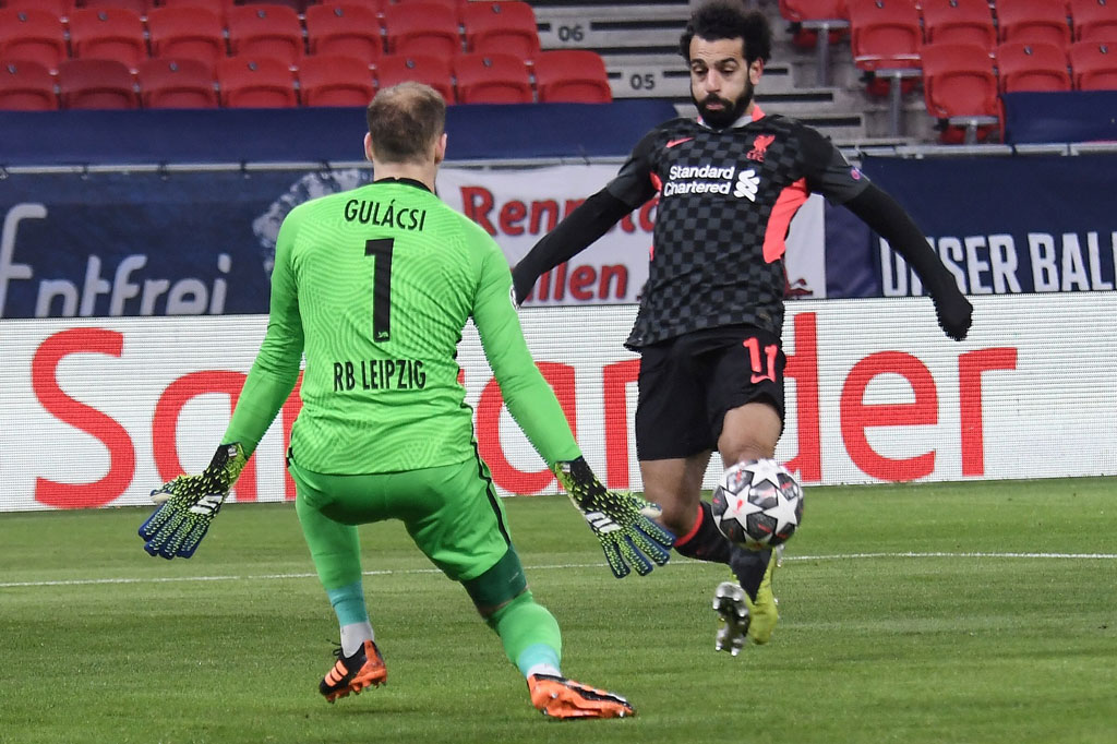 Liverpool memiliki peluang berbahaya lewat serangan umpan lambung cepat dari Thiago kepada Mohamed Salah. Sayang, cungkilan pemain asal Mesir itu masih mengenai bahu kiper Leipzig Peter Gulasci. Salah juga memiliki opsi mengumpan Mane yang berdiri sejajar, tetapi justru memilih menyelesaikan sendiri. 