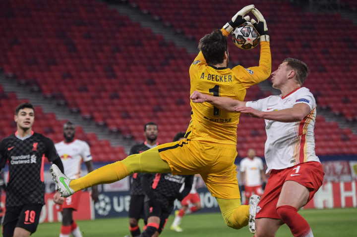 Pada awal babak kedua, Leipzig hampir mengejutkan Liverpool, beruntung kiper Alisson tampil gemilang dengan mementahkan sepakan Christopher Nkunku. 