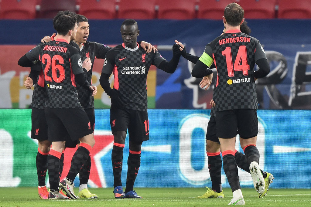 Hanya berselang lima menit, Liverpool mencetak gol keduanya melalui Sadio Mane yang lagi-lagi berawal dari kesalahan bek Leipzig. Nordi Mukiele yang berniat menyapu umpan lambung Curtis Jones, gagal meraih bola yang kemudian dikuasai Mane dan tinggal berhadapan satu lawan satu dengan Gulasci.   