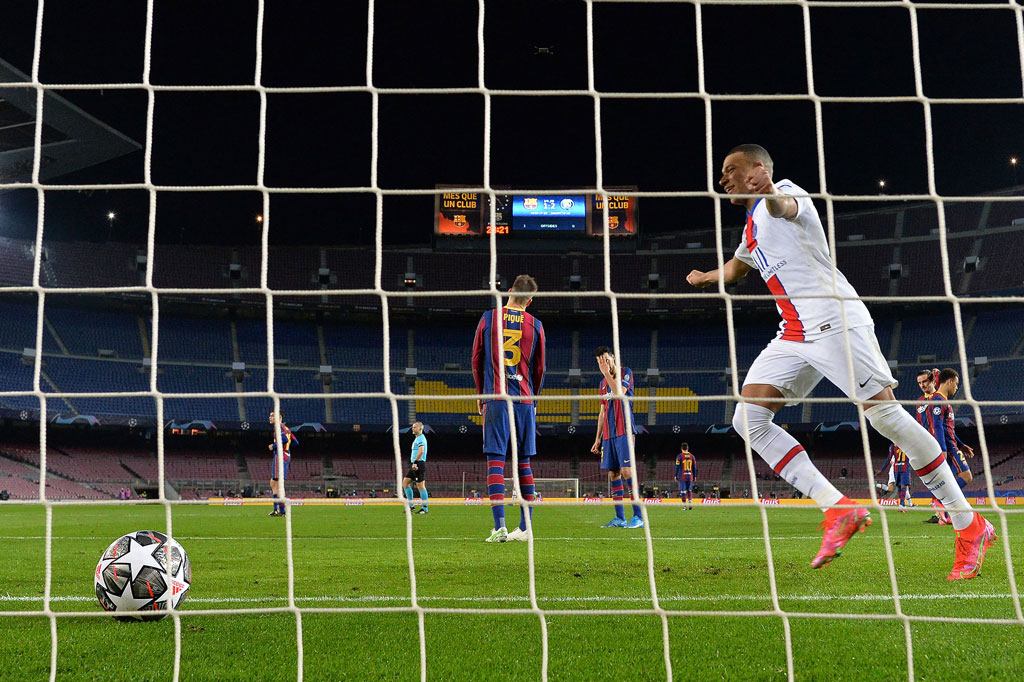 Babak kedua menjadi milik PSG. Pada menit ke-65 Les Parisiens berhasil menggandakan keunggulan lewat gol kedua Mbappe memanfaatkan kesalahan Pique.