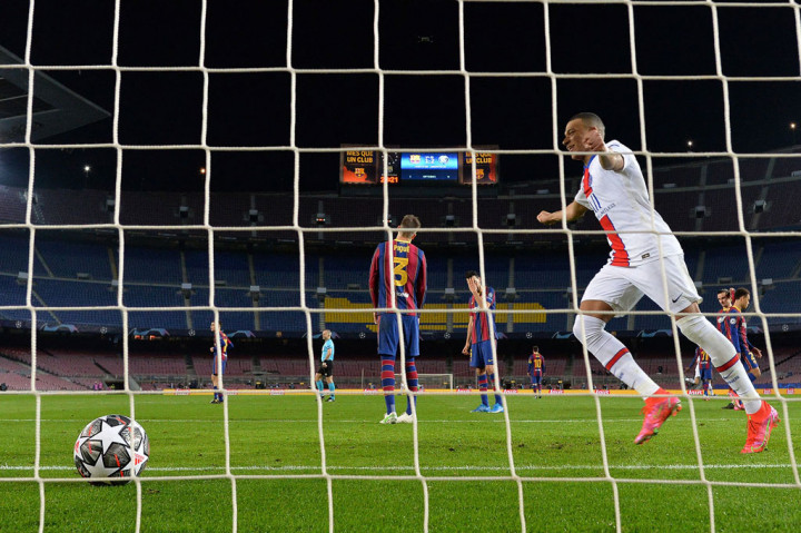 Babak kedua menjadi milik PSG. Pada menit ke-65 Les Parisiens berhasil menggandakan keunggulan lewat gol kedua Mbappe memanfaatkan kesalahan Pique.