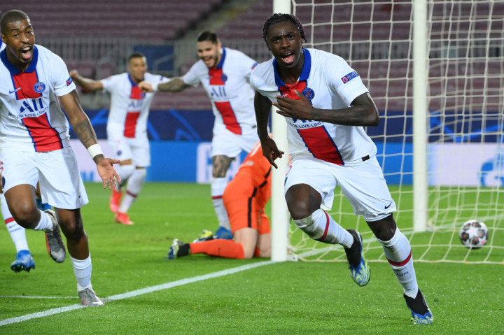 Empat menit berselang tim tamu berhasil memperbesar keunggulan menjadi 3-1 lewat gol Moise Kean.