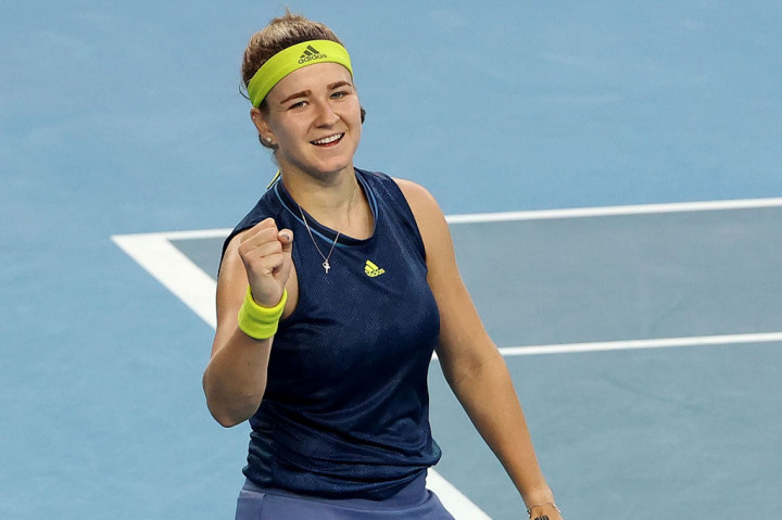 Muchova mencetak 17 winner selama pertandingan dan menantang keberaniannya untuk melakukan servis demi kemenangan pada upaya pertama. Dia akhrinya memastikan tempat di empat besar dengan sebuah ace.