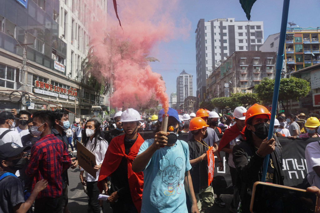 Jumlah demonstran kali ini tercatat sebagai yang terbanyak sejak militer Myanmar mengerahkan personelnya ke berbagai wilayah untuk memadamkan oposisi terhadap kudeta.